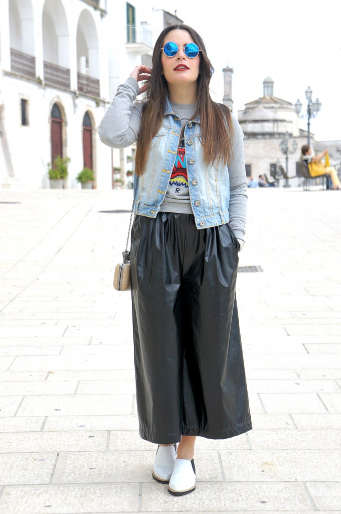 Look con pantalone in pelle