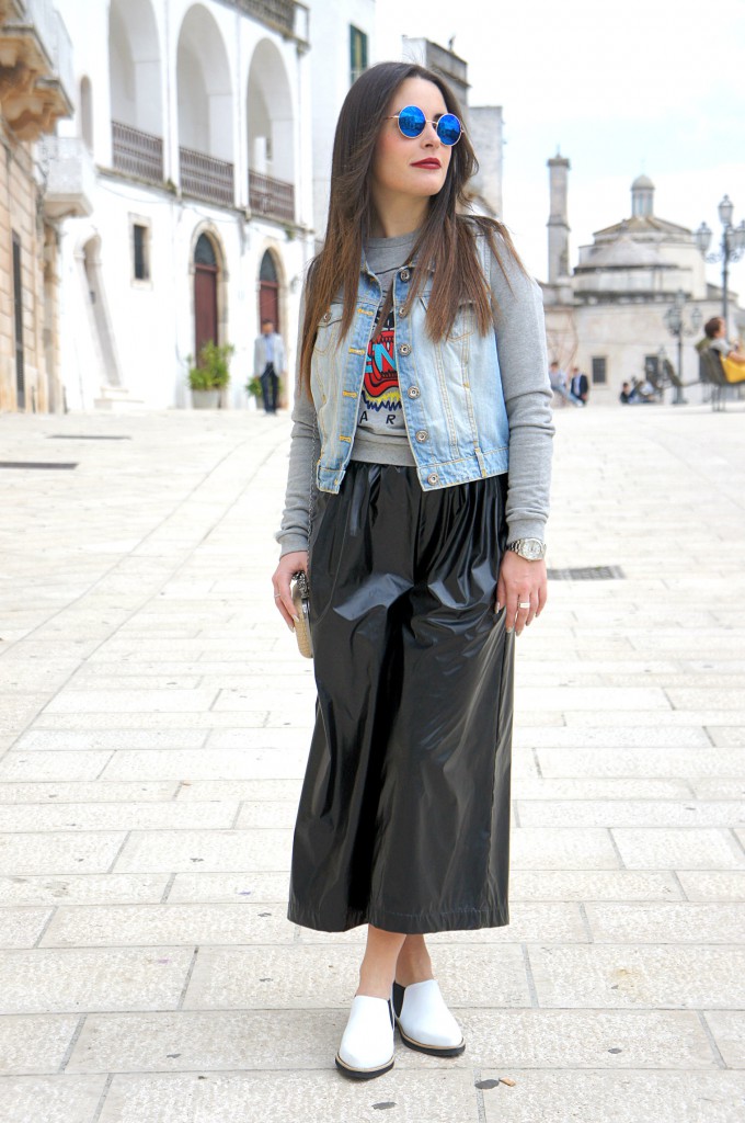 Look con pantalone in pelle