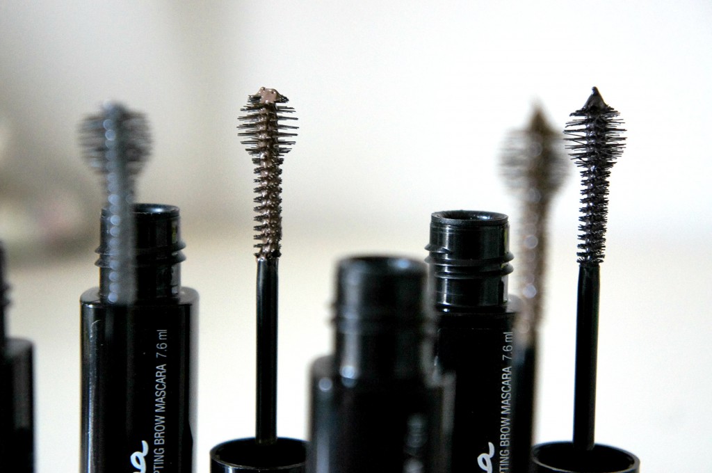 mascara maybelline brow drama