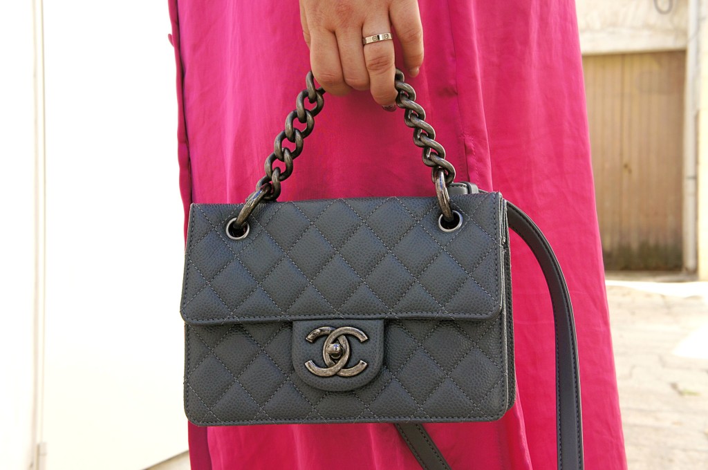 chanel mini street style