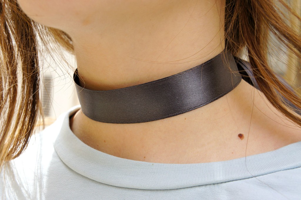 choker grigio