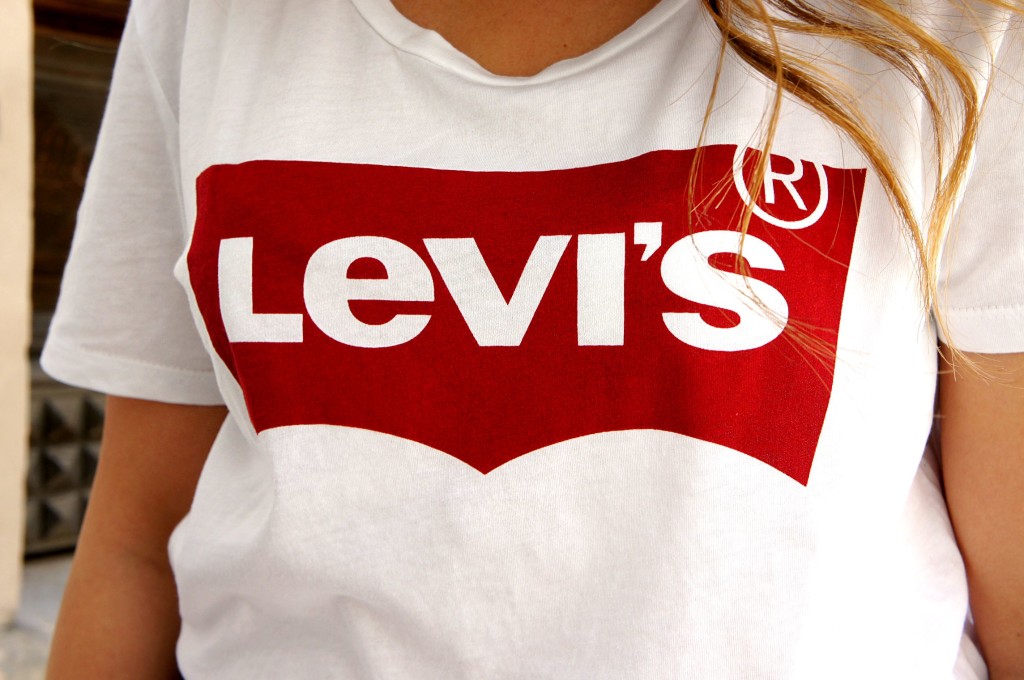 t-shirt levis